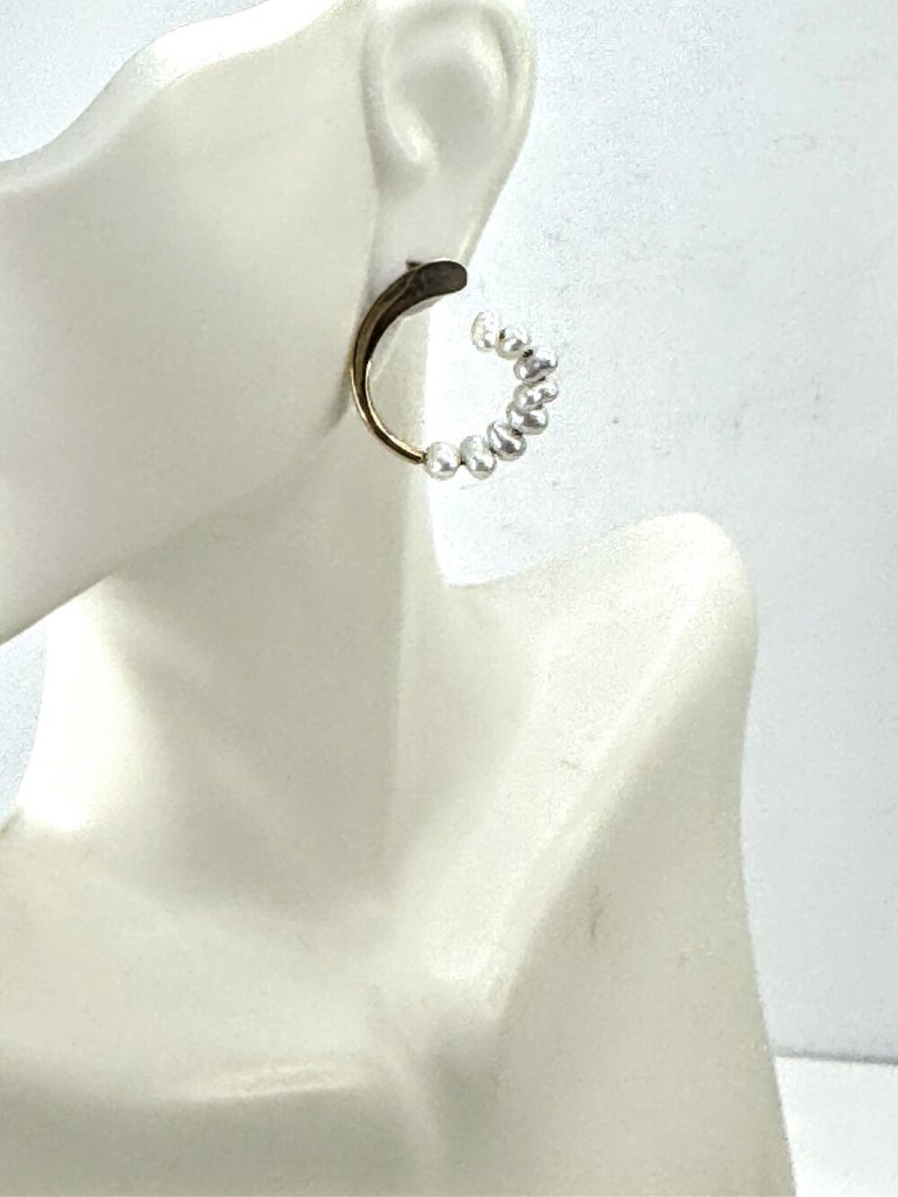 Mid century 14K Gold Freshwater Pearl Open Hoop Ear Climber Earrings Pair JR1671